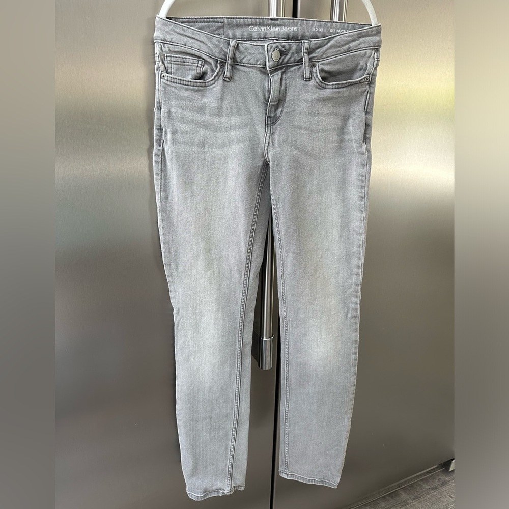 Calvin Klein - Grey Wash Skinny Jeans Sz 4